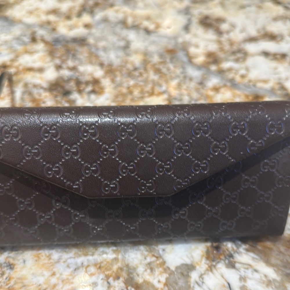 Gucci Black and Brown Sunglasses with Classic Aviator Style - Picture 8 of 10